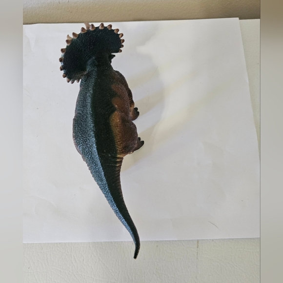 Safari Ltd TRICERATOPS Dinosaur Figure - Picture 4 of 7